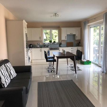 Velden View Ferienwohnung Mit Grosser Sonnenterrasse Und See- Und Karawankenblick Velden am Wörthersee Exterior foto