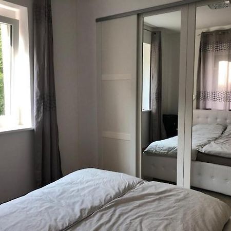 Velden View Ferienwohnung Mit Grosser Sonnenterrasse Und See- Und Karawankenblick Velden am Wörthersee Exterior foto