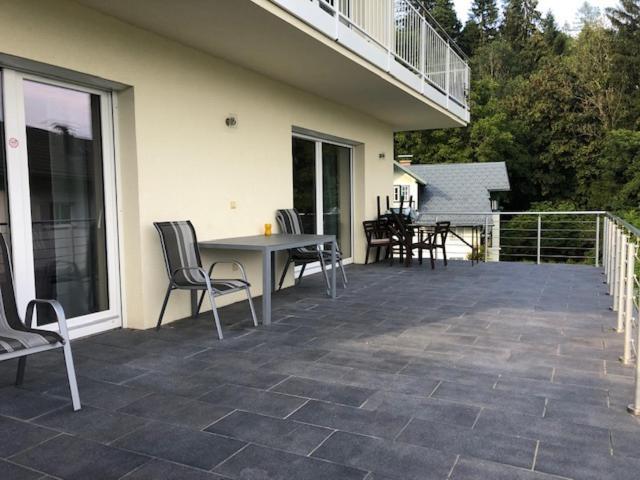 Velden View Ferienwohnung Mit Grosser Sonnenterrasse Und See- Und Karawankenblick Velden am Wörthersee Exterior foto